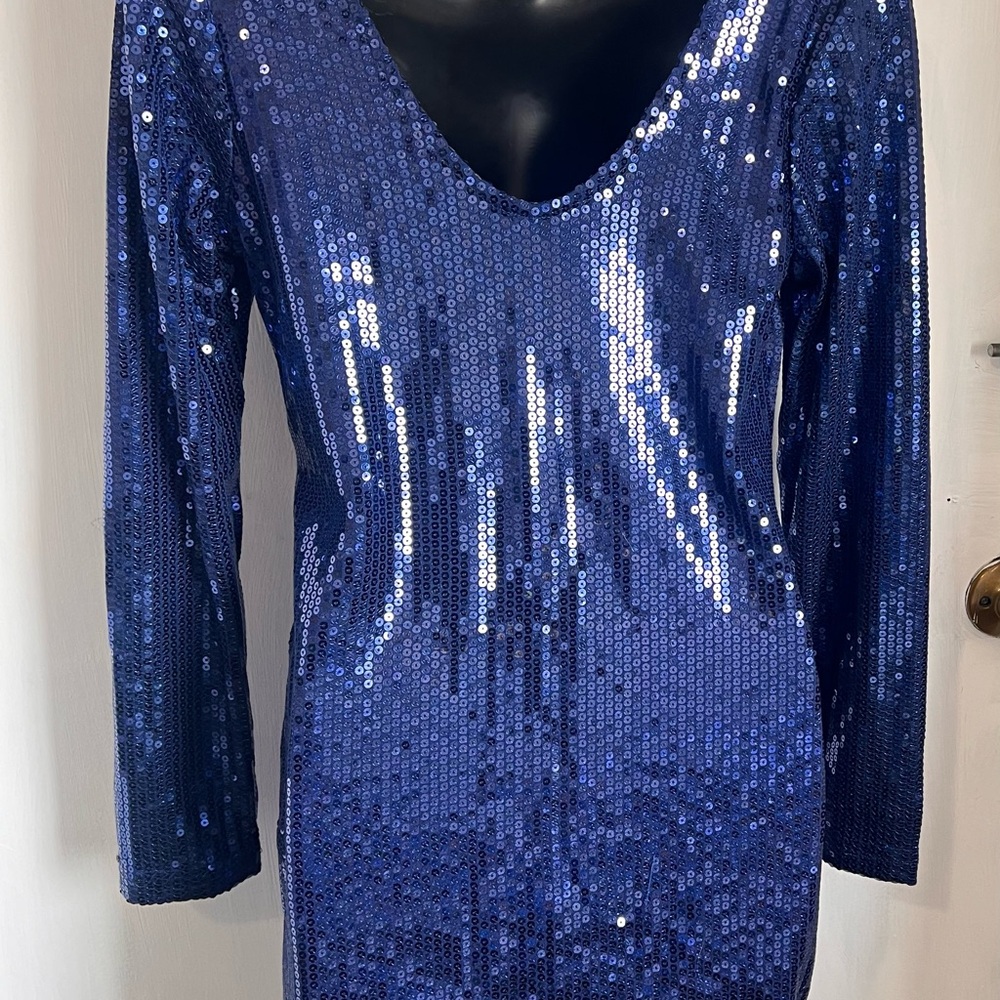 Venus Blue Sequined Long Sleeve Mini Dress
Never worn. Size Medium - Picture 3 of 5